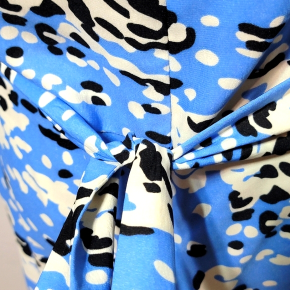 BCBGMaxazria Blue and White Patterned Dress w/ Tie-back Size XL. #762 - Picture 4 of 10